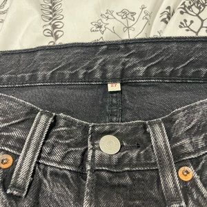 Levi’s denim skirt in size 27